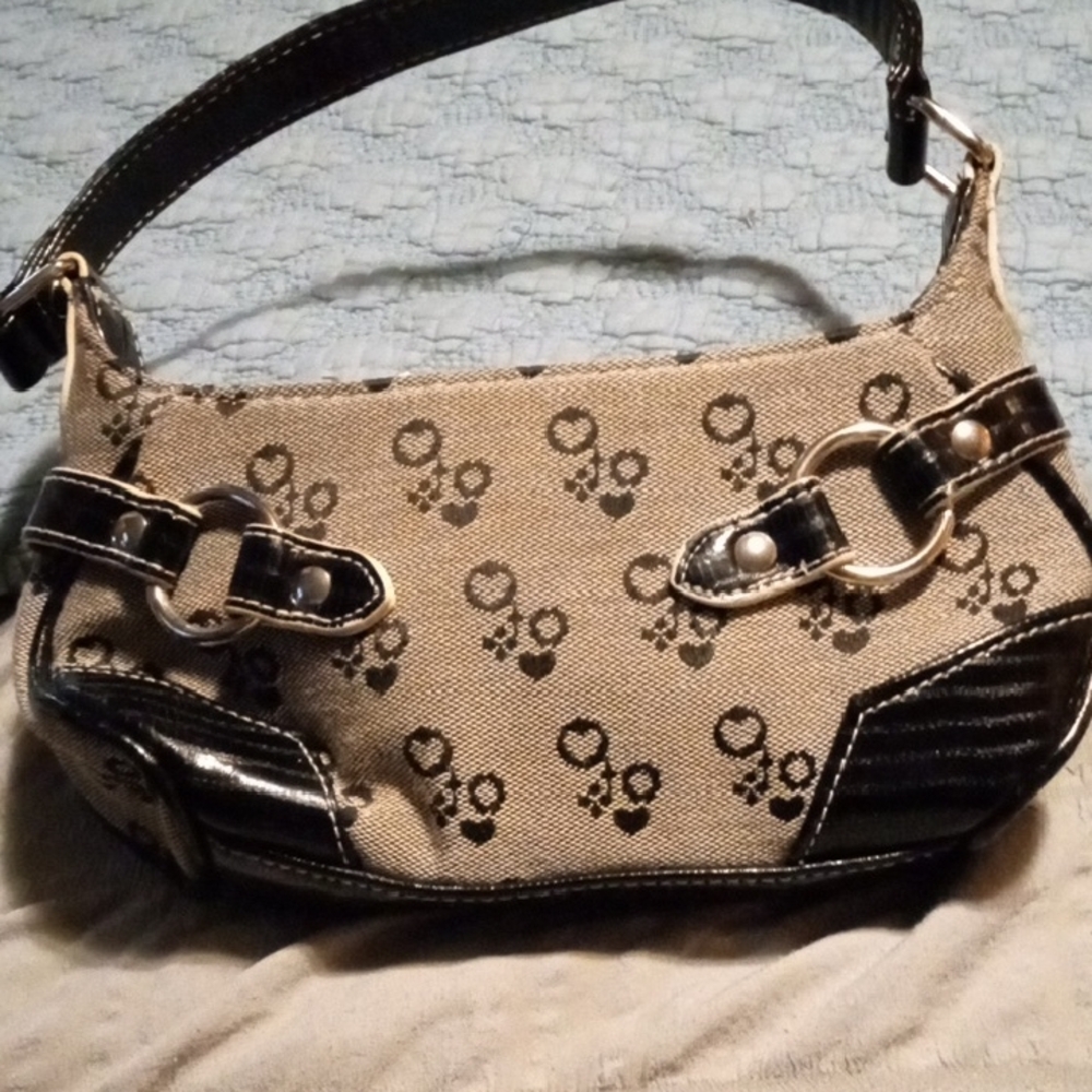 Elegant Black and Tan Shoulder Bag